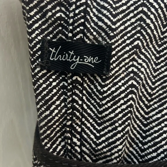 Thirty-One Black and White Chevron Tote - Picture 4 of 11